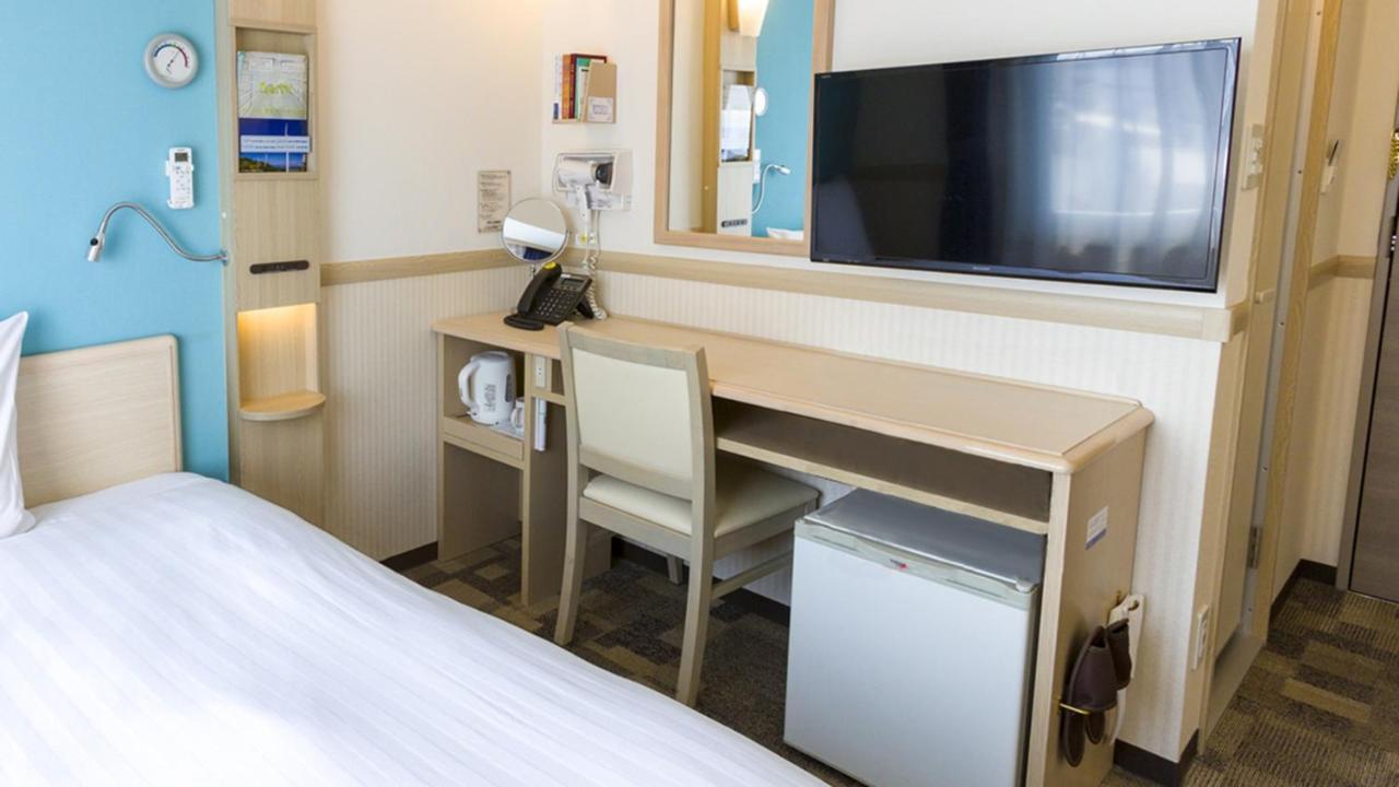 Toyoko Inn Hiroshima-Eki Stadium Mae Exterior photo